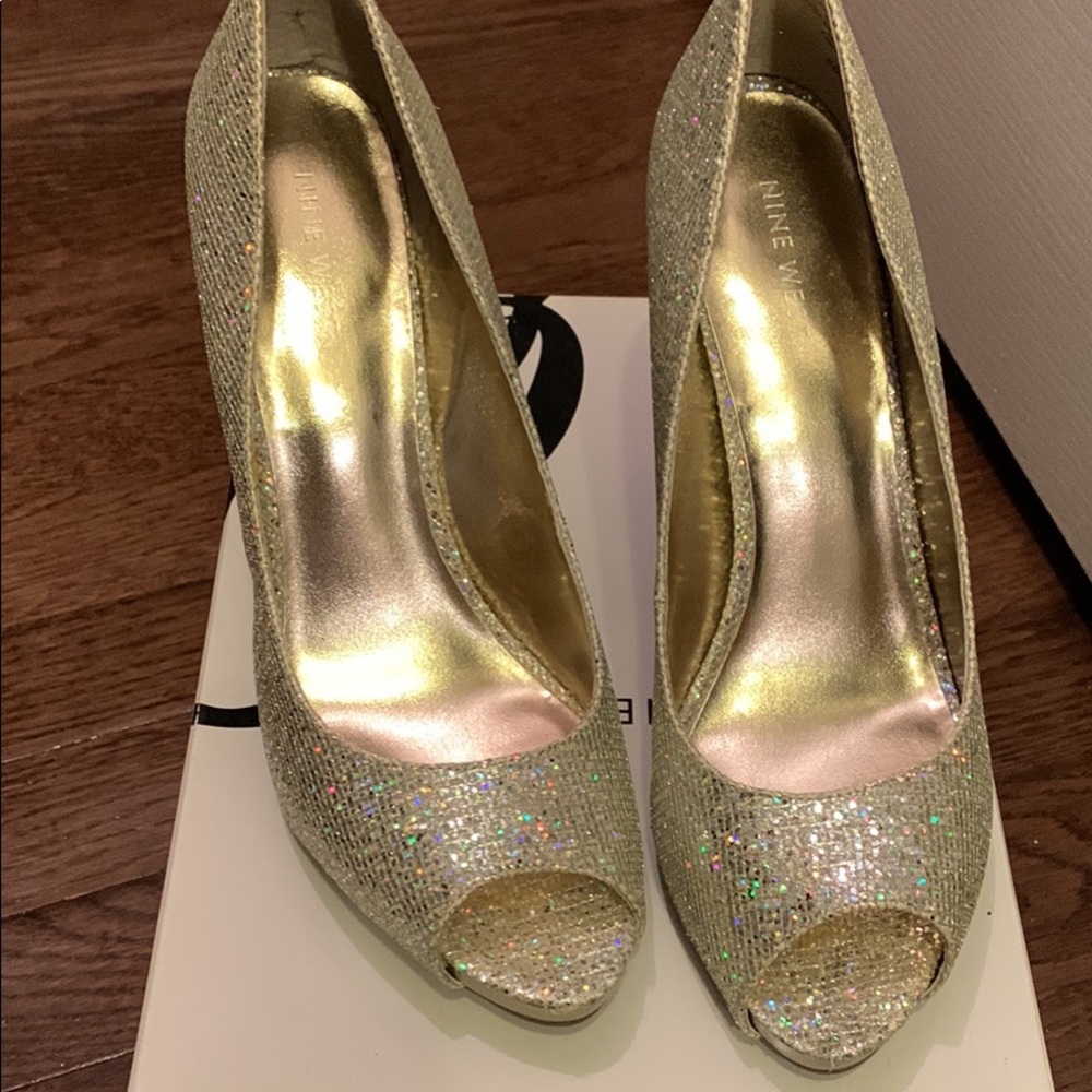 Sparkly shoe - Picture 2 of 3